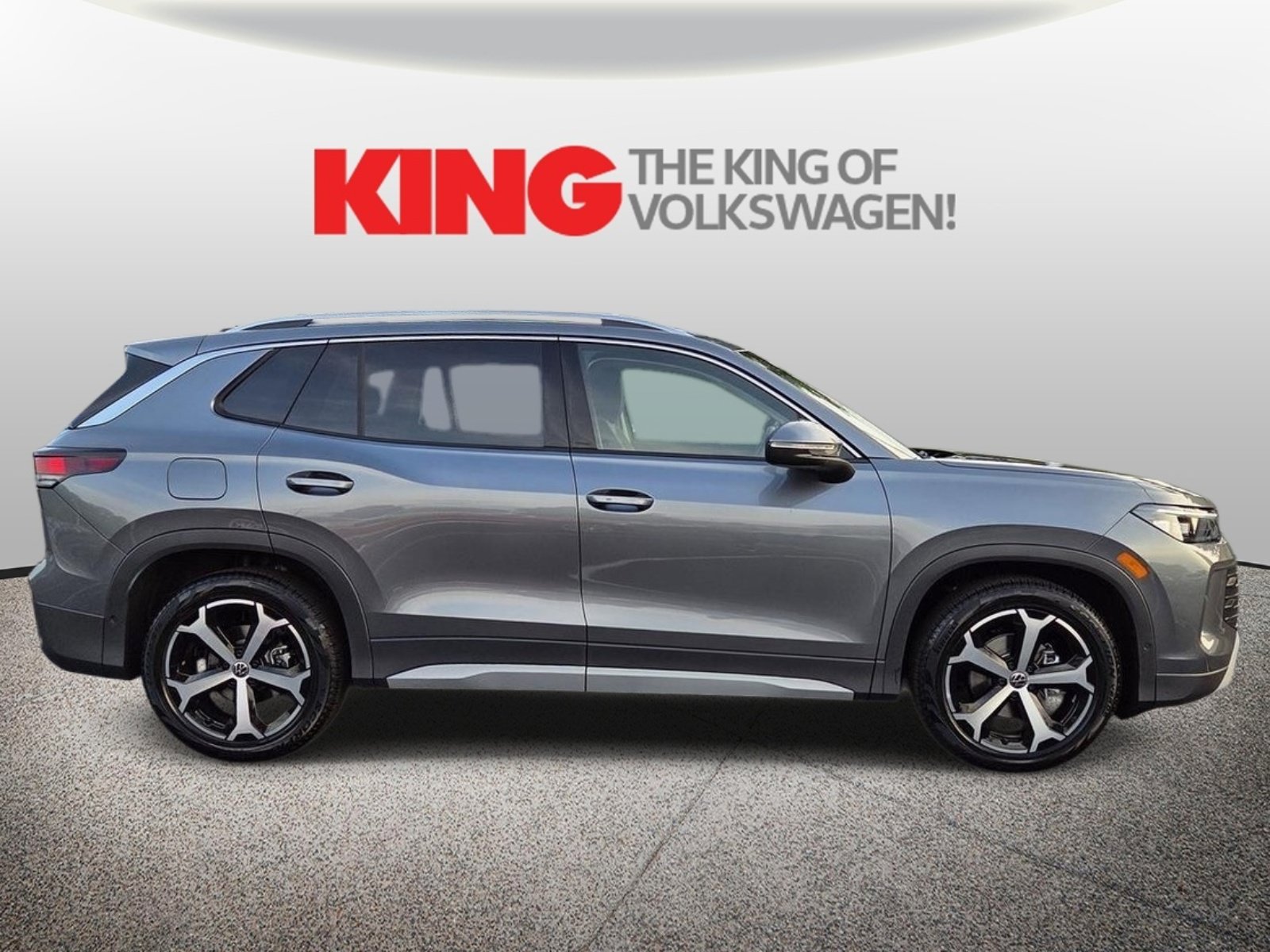 New 2026 Volkswagen Tiguan SE FWD image 2