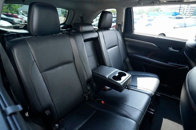 Used 2017 Toyota Highlander Limited image 25