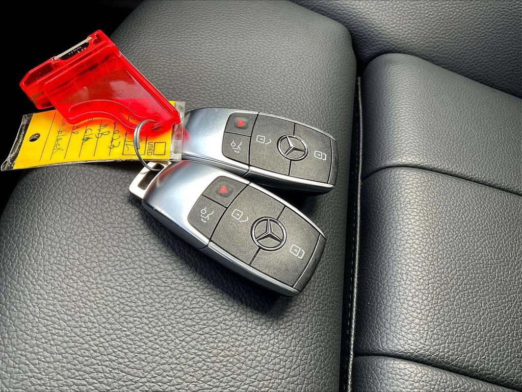 Used 2023 Mercedes-Benz CLA 250 4MATIC w/ Premium Package image 28
