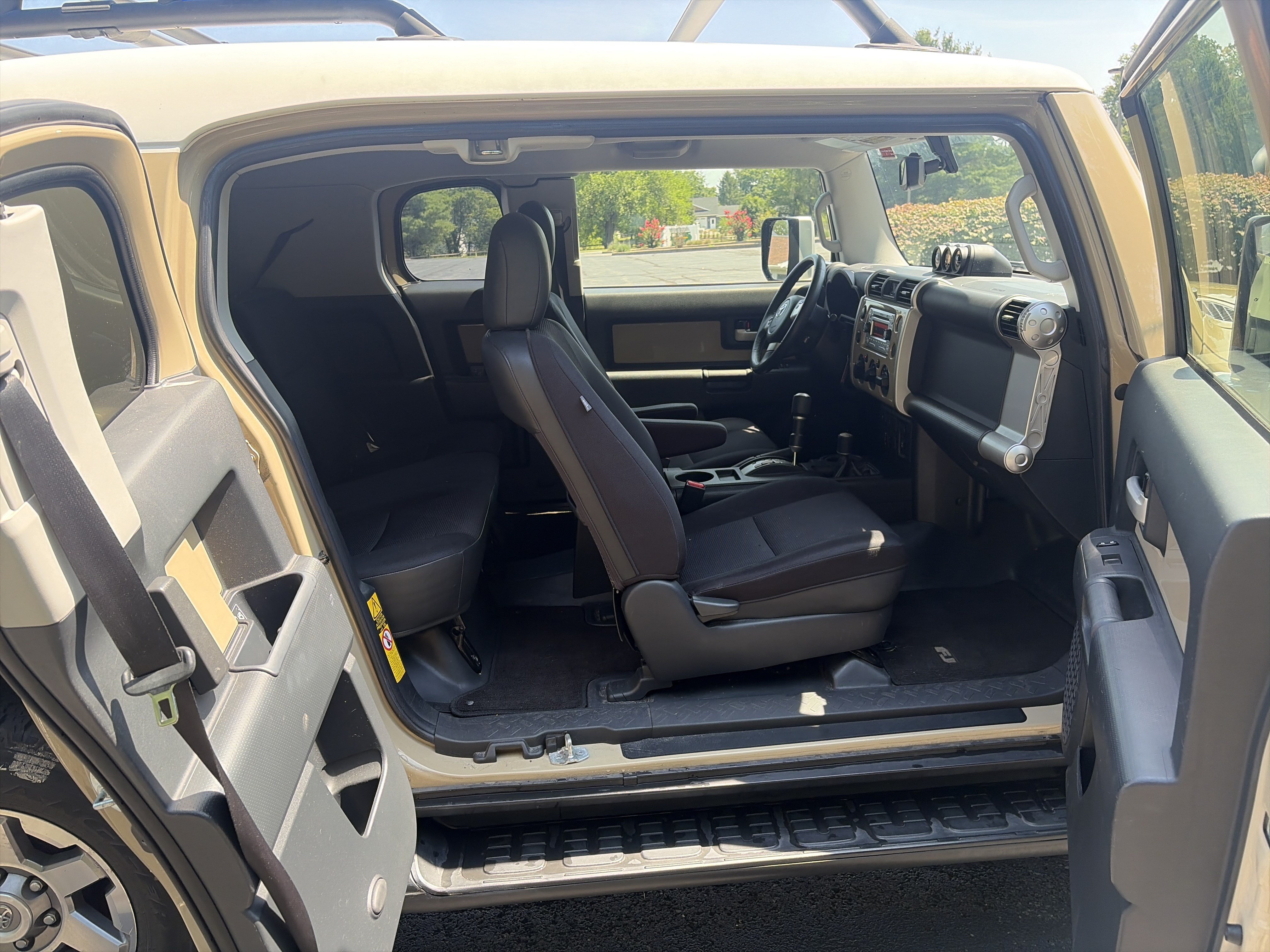 Used 2014 Toyota FJ Cruiser 4WD w/ Upgrade Package image 28