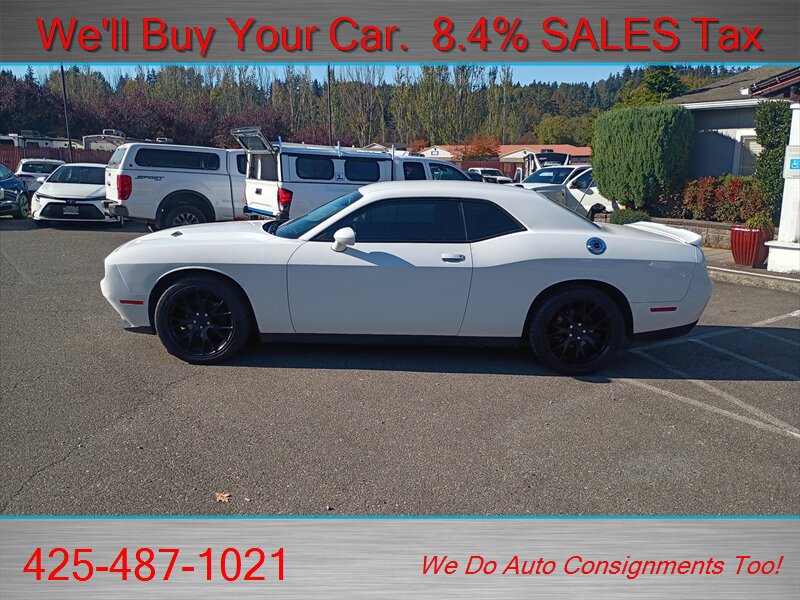 Used 2019 Dodge Challenger SXT RWD image 4