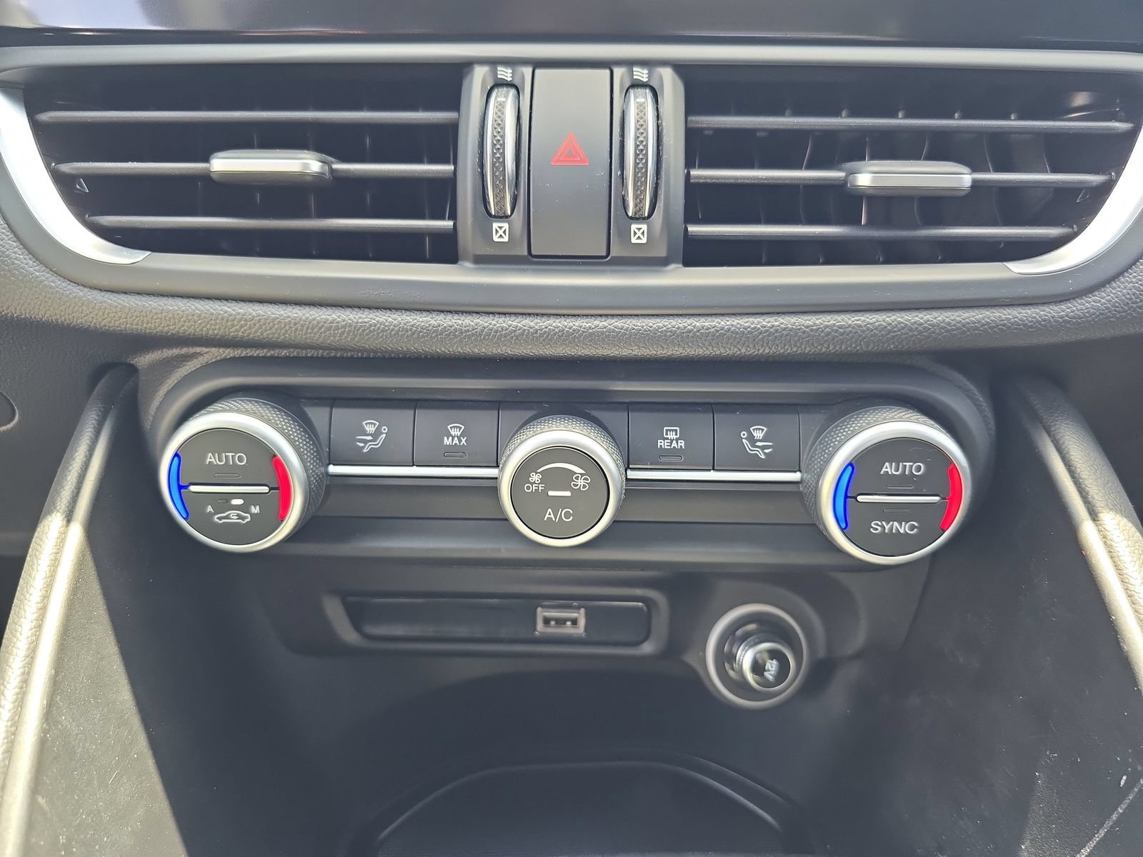 Used 2021 Alfa Romeo Giulia Sprint w/ Sun & Sound Package RWD image 29