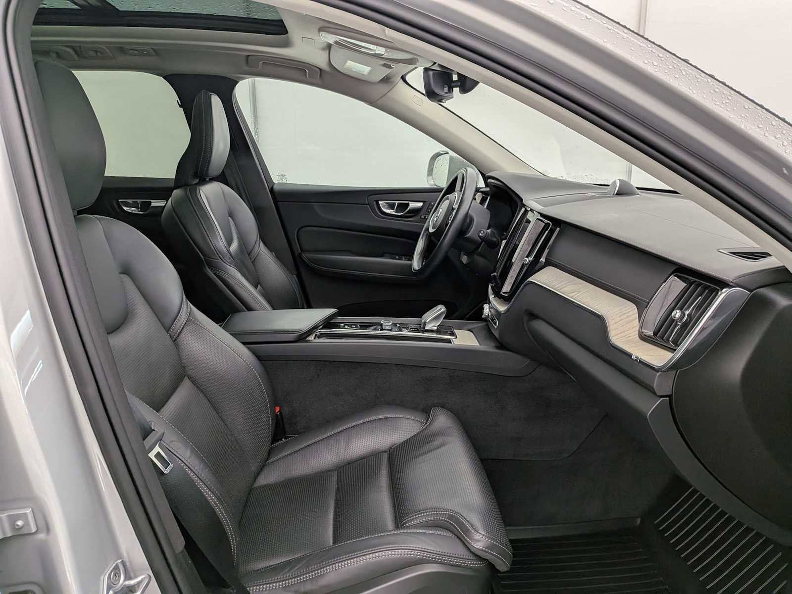 Used 2022 Volvo XC60 B5 Inscription w/ Advanced Package image 23