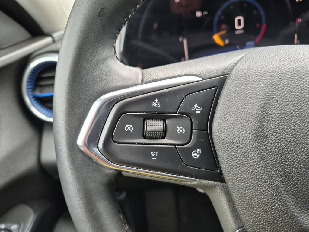 Used 2025 Chevrolet Trax LT w/ LT Convenience Package FWD image 20
