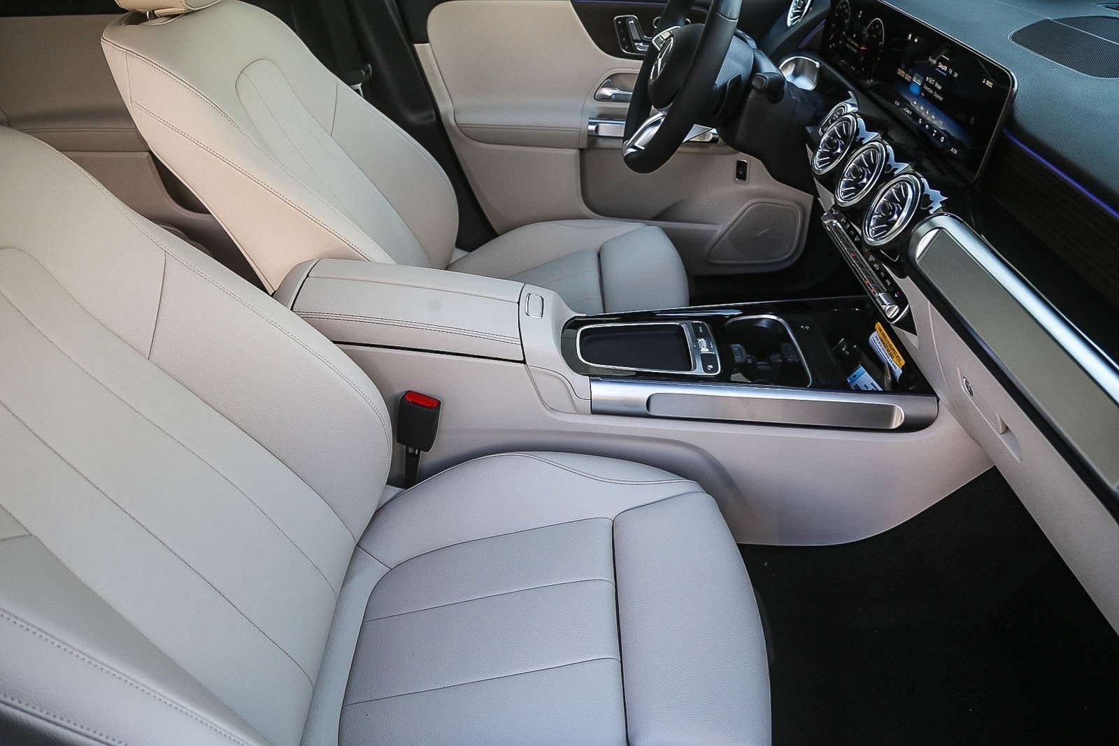 New 2026 Mercedes-Benz GLB 250 4MATIC image 16