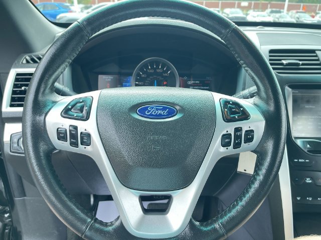 Used 2015 Ford Explorer XLT w/ Equipment Group 202A AWD/4WD image 11