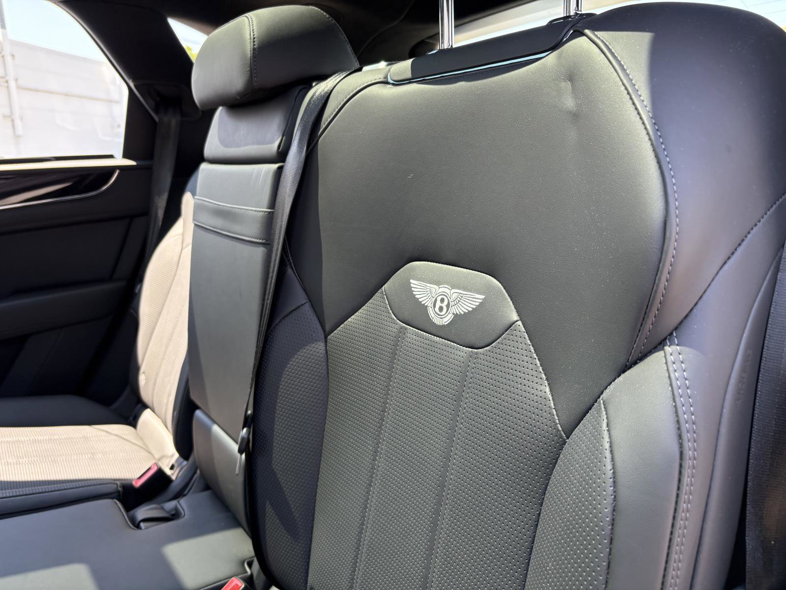 Used 2024 Bentley Bentayga image 16