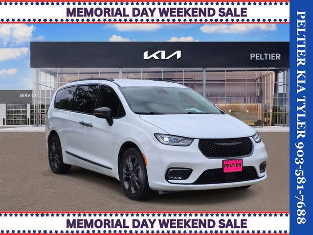 Used 2023 Chrysler Pacifica Touring-L w/ Road Tripper Package AWD/4WD image 1