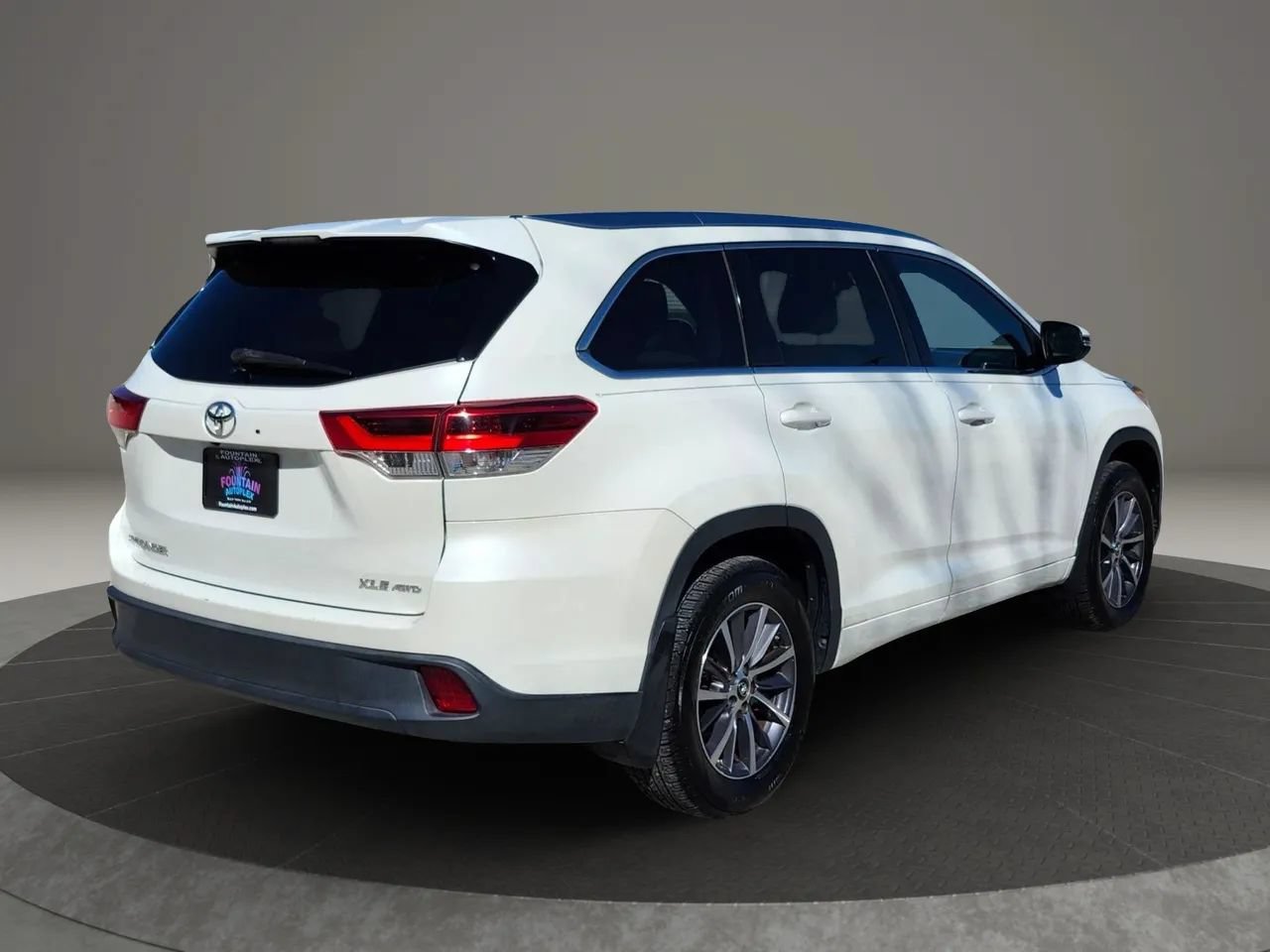 Used 2017 Toyota Highlander AWD V6 image 5