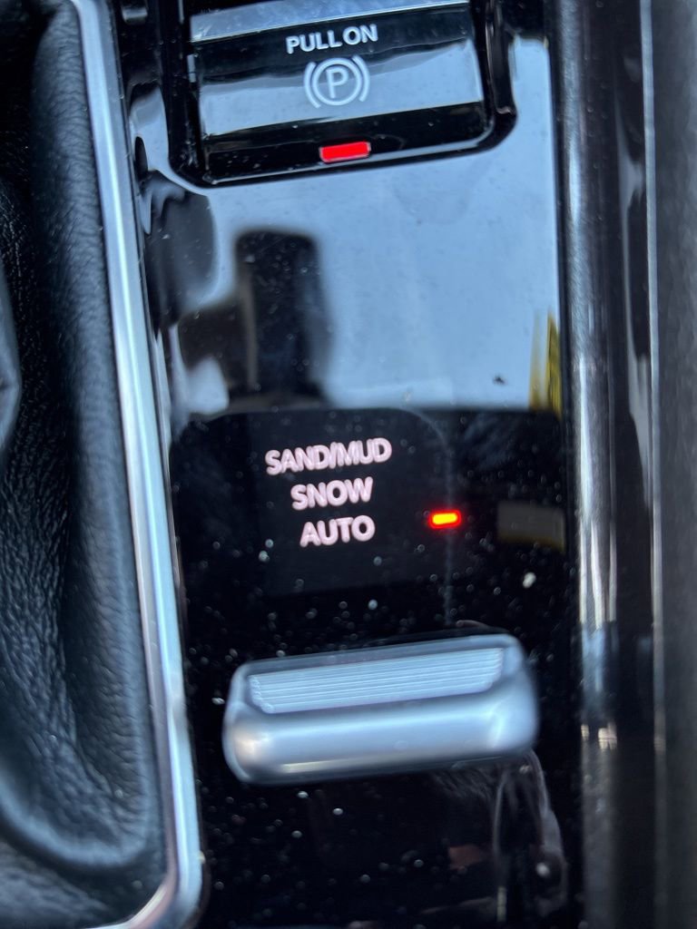 Used 2025 Jeep Compass Latitude image 18