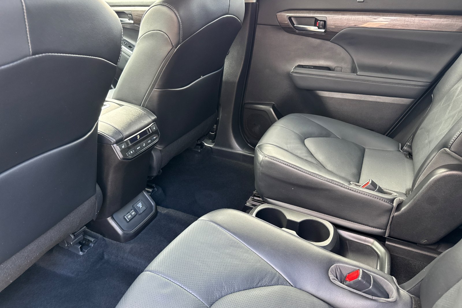 Certified 2022 Toyota Highlander Platinum AWD/4WD image 15