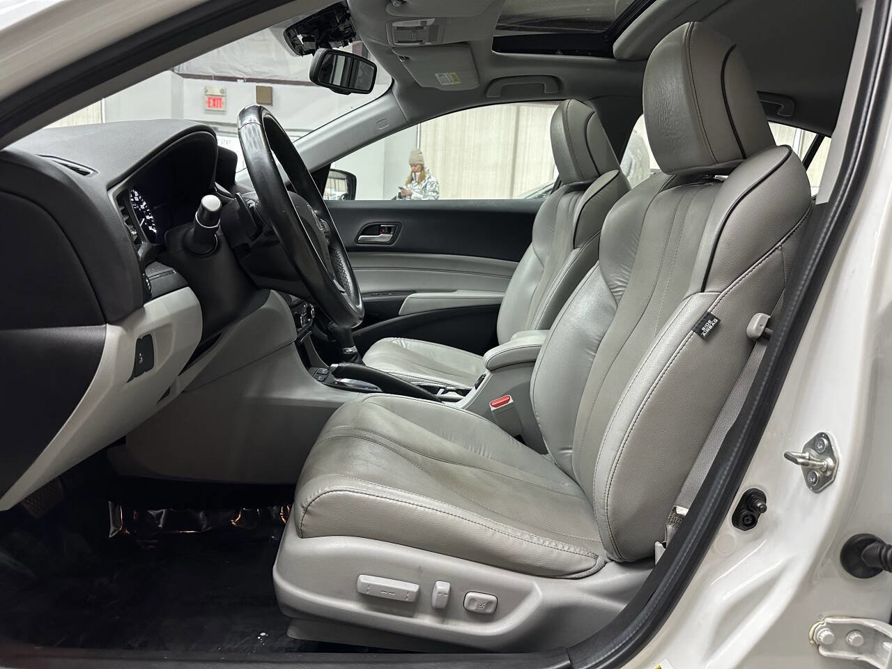 Used 2020 Acura ILX w/Premium 4dr Sedan Package image 11