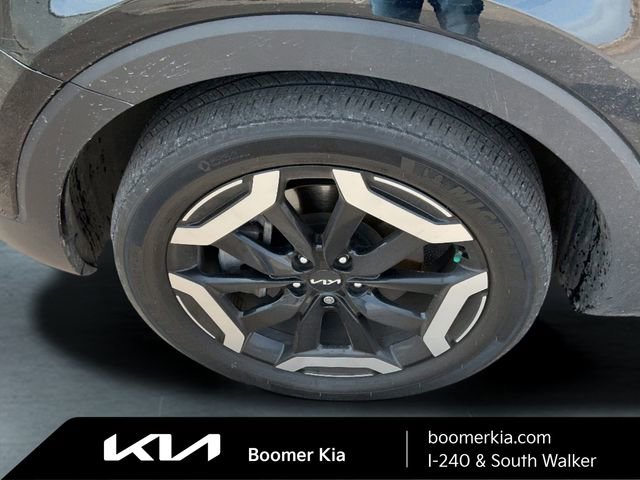 Used 2023 Kia Telluride EX w/ EX Captain's Chair Package image 9