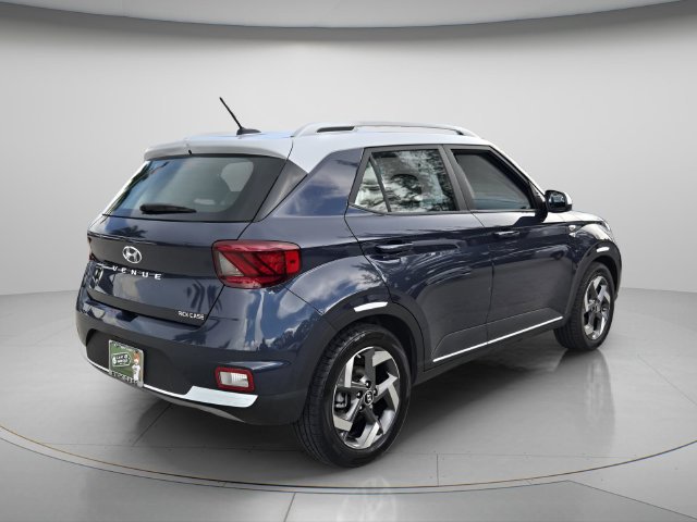 Used 2023 Hyundai Venue Limited w/ Cargo Package FWD image 7