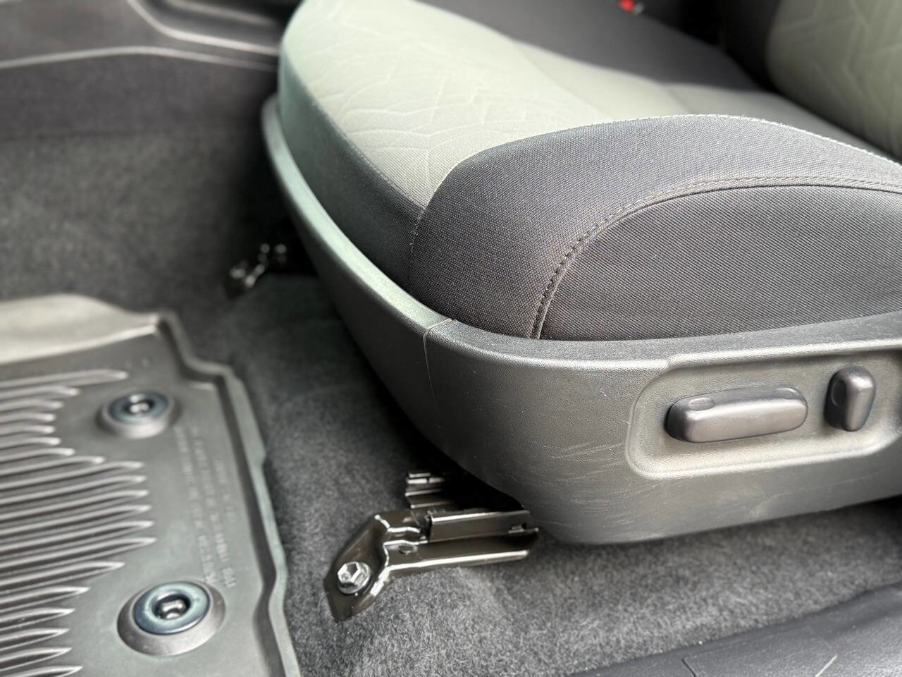 Used 2022 Toyota Tacoma TRD Off-Road image 8