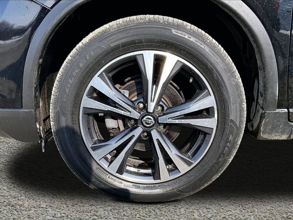 Used 2019 Nissan Rogue SV w/ Sun & Sound Touring Package image 9