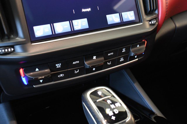 Used 2023 Maserati Levante GT AWD/4WD image 40