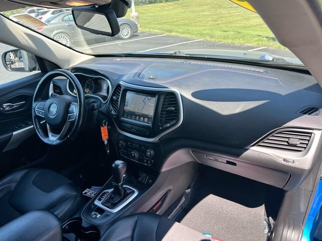 Used 2018 Jeep Cherokee Trailhawk w/ Cold Weather Group AWD/4WD image 20