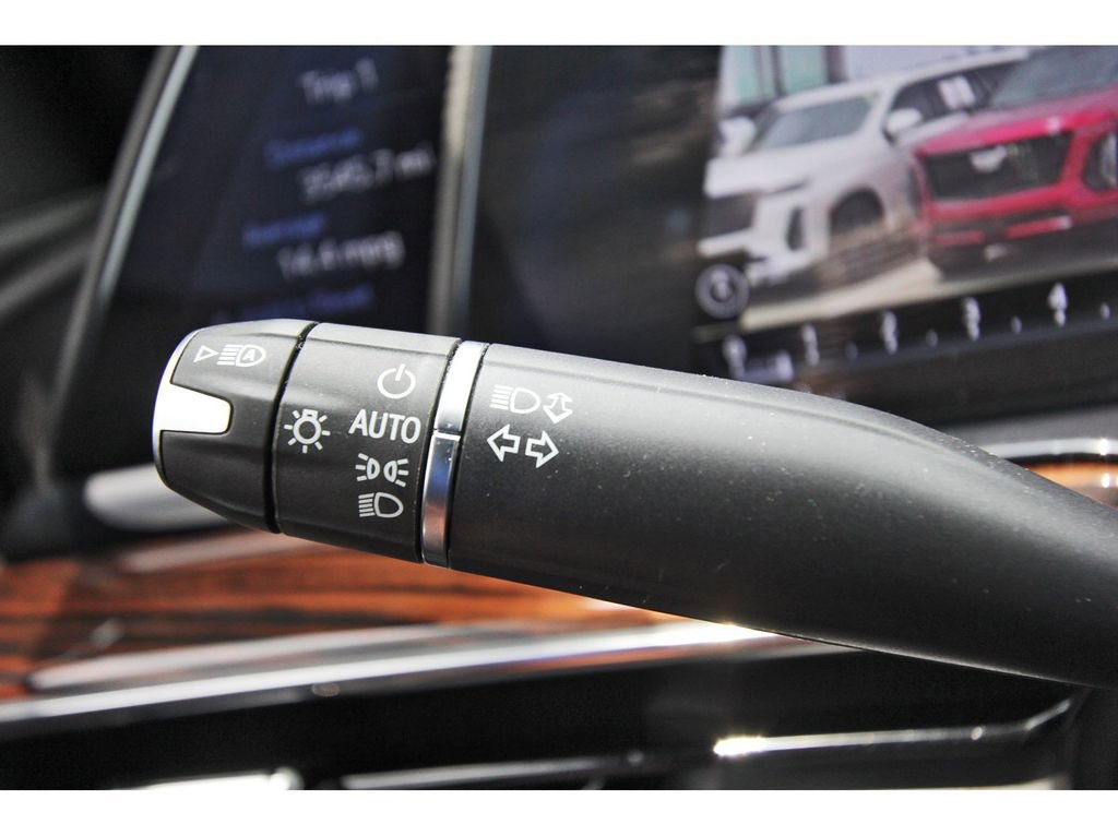 Used 2024 Cadillac Escalade Luxury RWD image 18