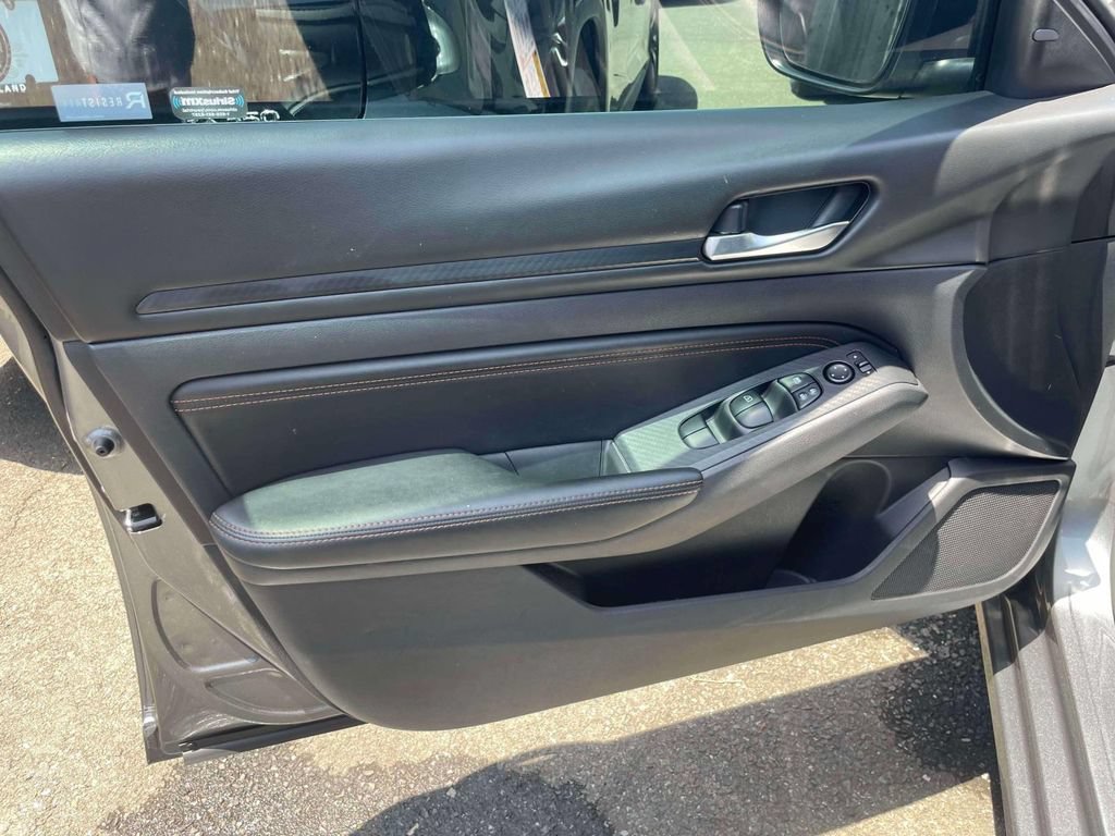 Used 2020 Nissan Altima 2.5 SR FWD image 13