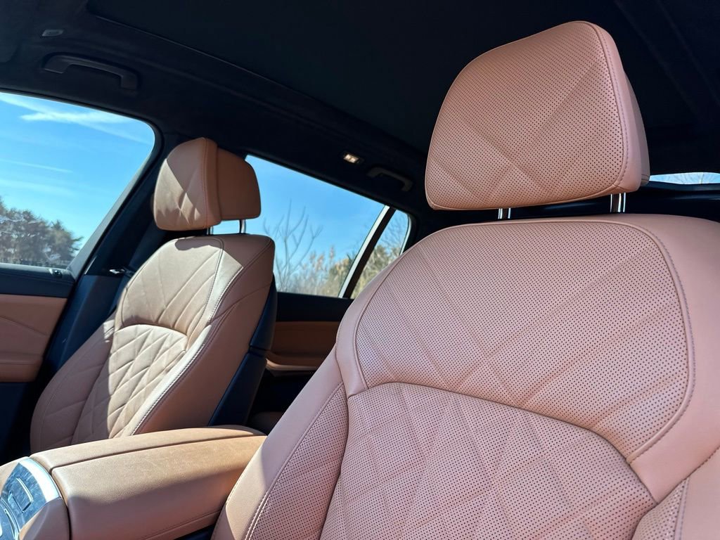 Used 2025 BMW X7 xDrive40i w/ M Sport Package image 14