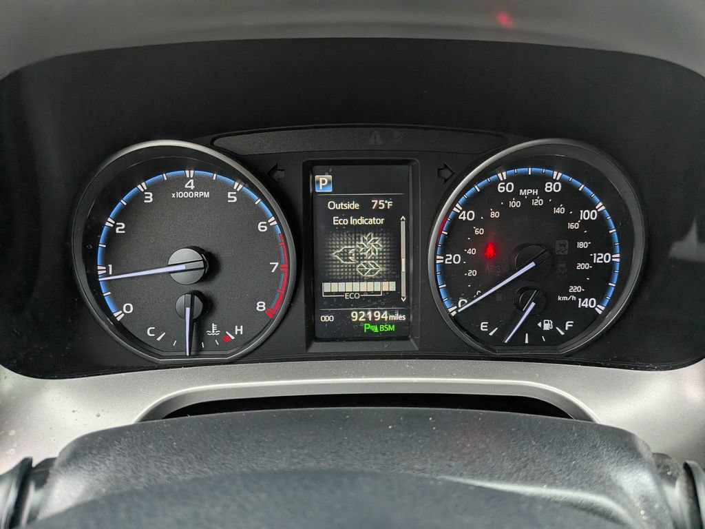 Used 2018 Toyota RAV4 XLE FWD image 5