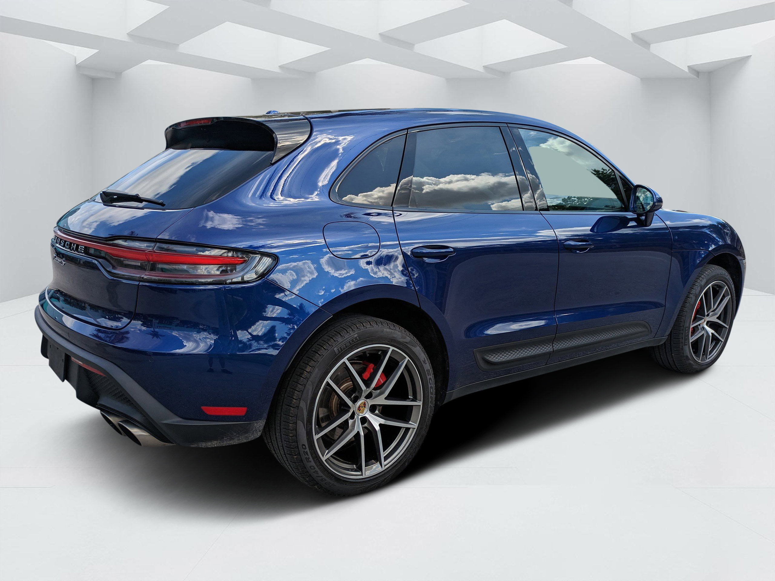 Used 2024 Porsche Macan S image 3