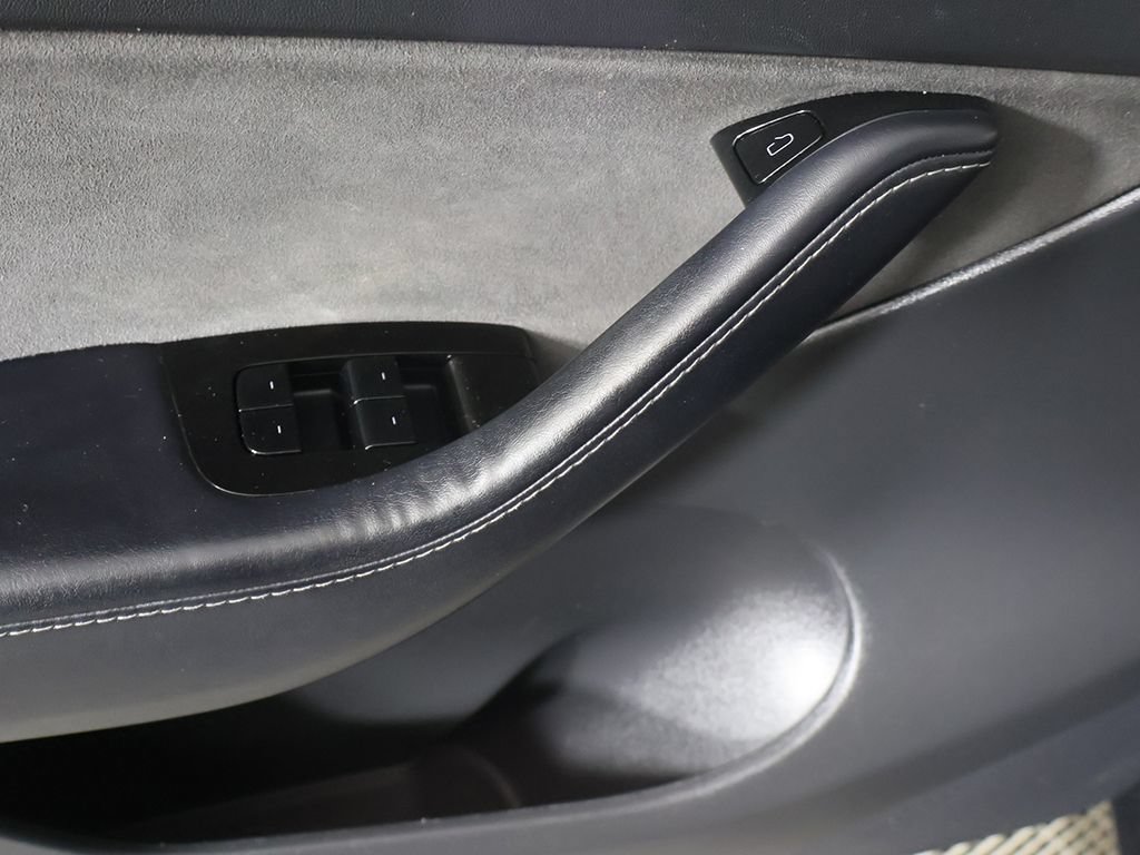 Used 2020 Tesla Model Y Long Range AWD/4WD image 35
