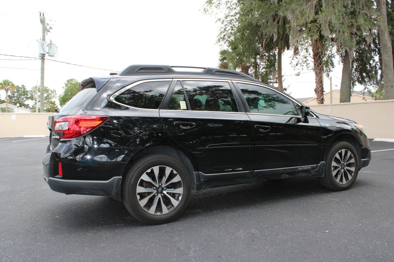 Used 2016 Subaru Outback 2.5i Limited AWD/4WD image 15