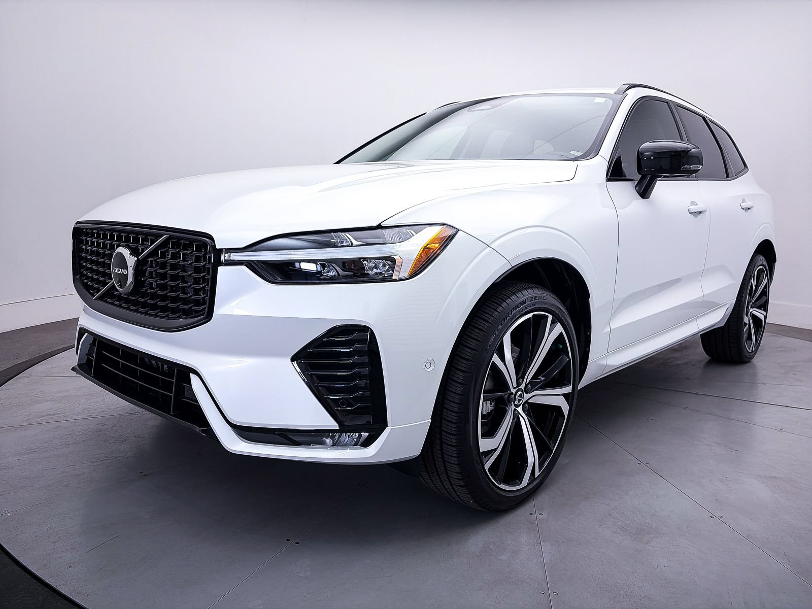 Used 2023 Volvo XC60 B5 Ultimate w/ Protection Package AWD/4WD image 38