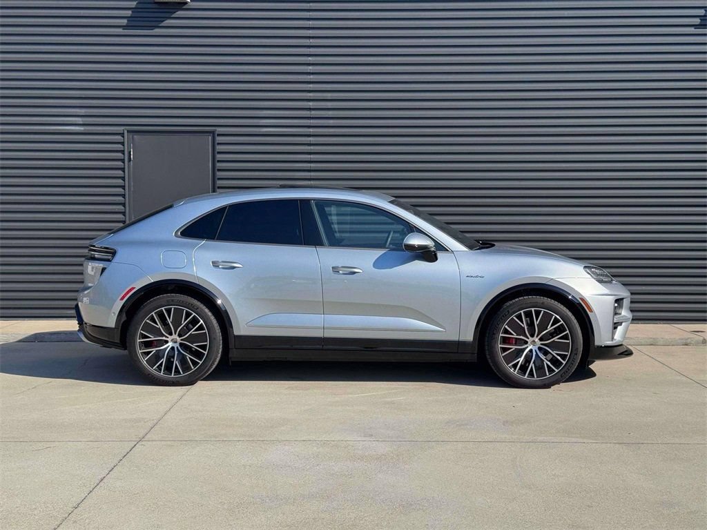 New 2025 Porsche Macan Turbo Electric AWD/4WD image 9