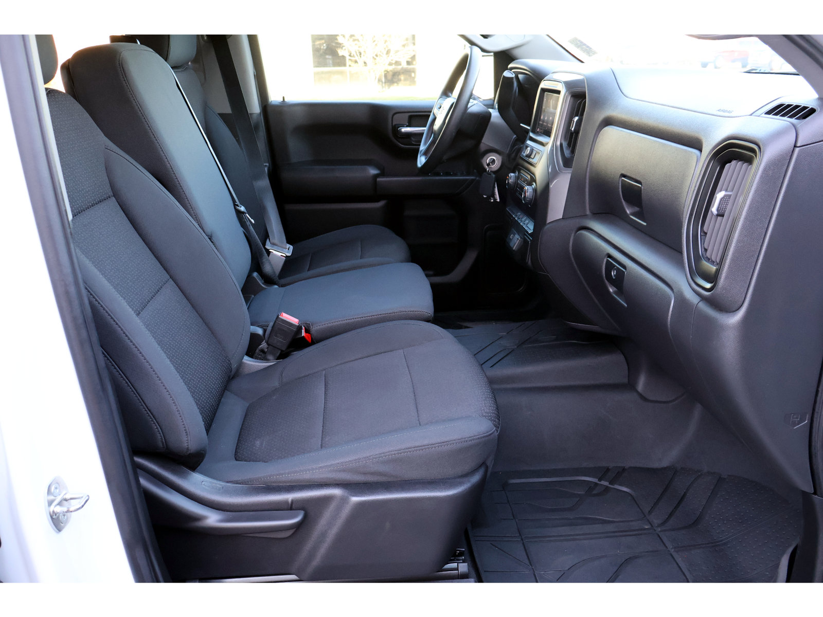 Used 2020 Chevrolet Silverado 1500 Custom w/ Custom Value Package RWD image 16