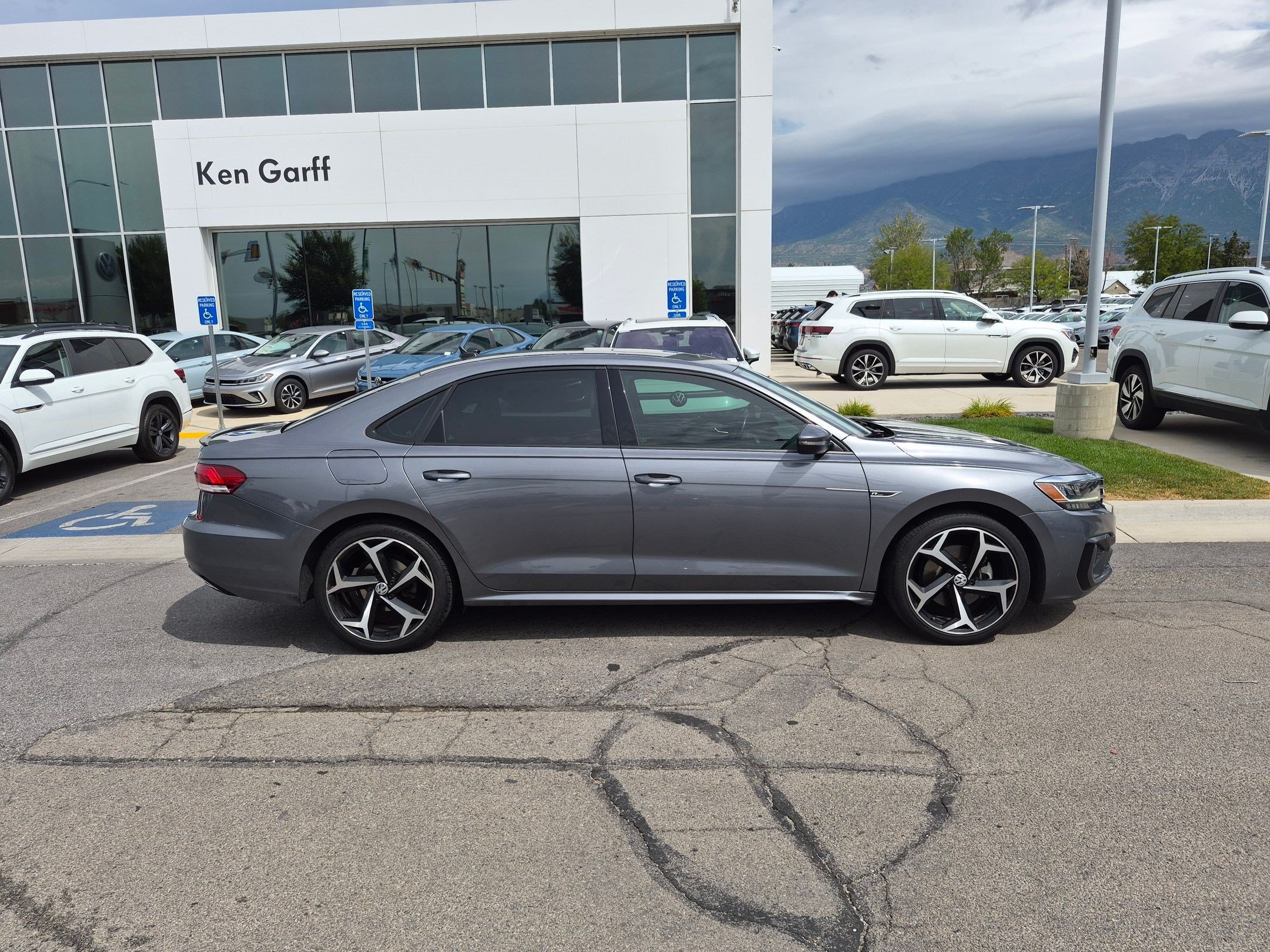 Used 2021 Volkswagen Passat 2.0T R-Line FWD image 2