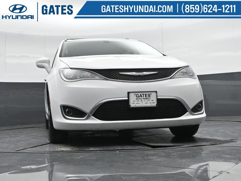 Used 2017 Chrysler Pacifica Touring-L Plus image 71