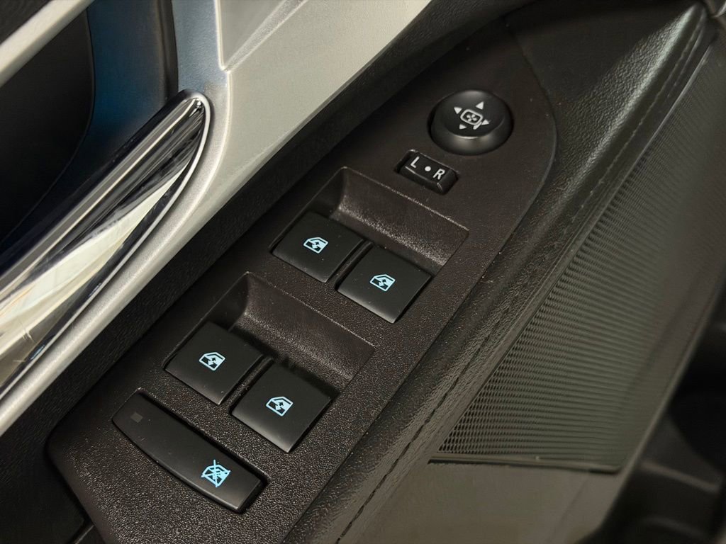 Used 2017 Chevrolet Equinox Premier w/ Enhanced Convenience Package image 28