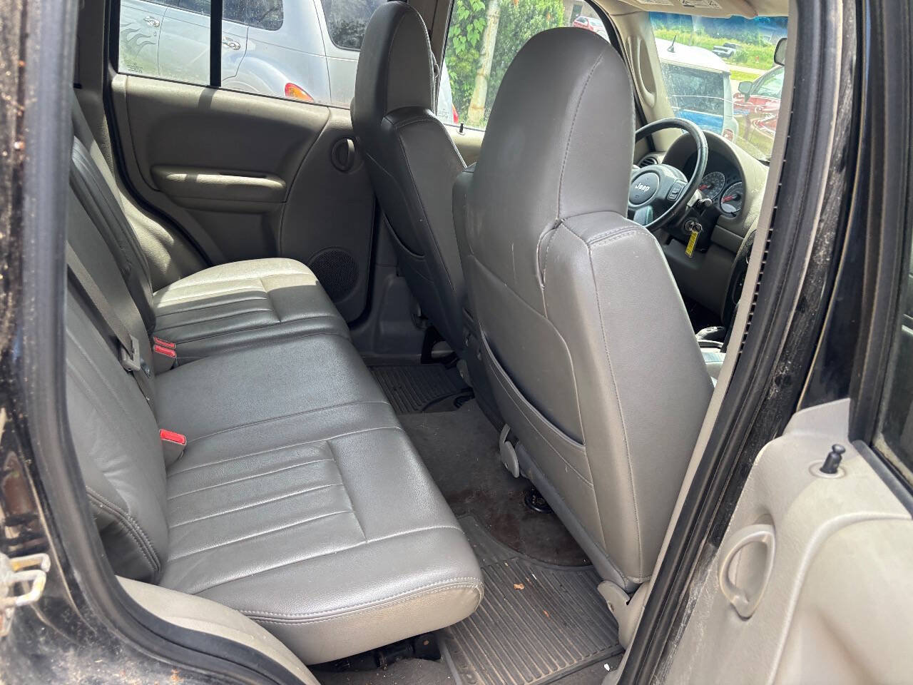 Used 2007 Jeep Liberty Sport AWD/4WD image 16
