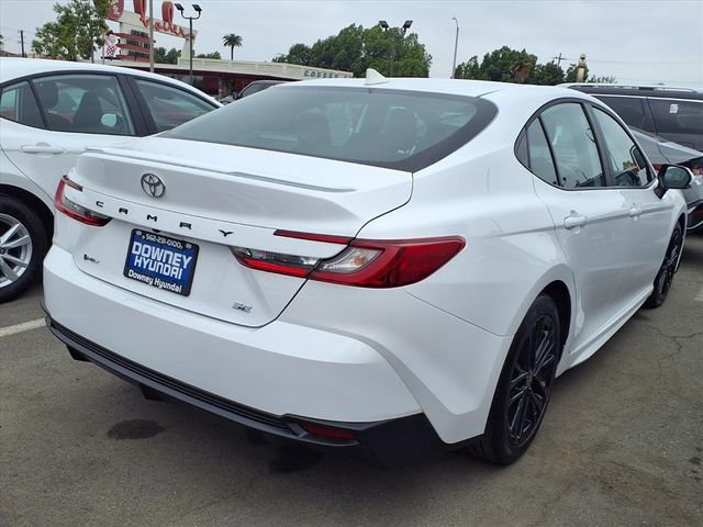 Used 2025 Toyota Camry SE image 3