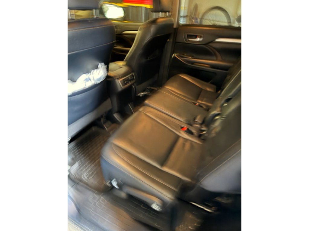 Used 2016 Toyota Highlander XLE image 8