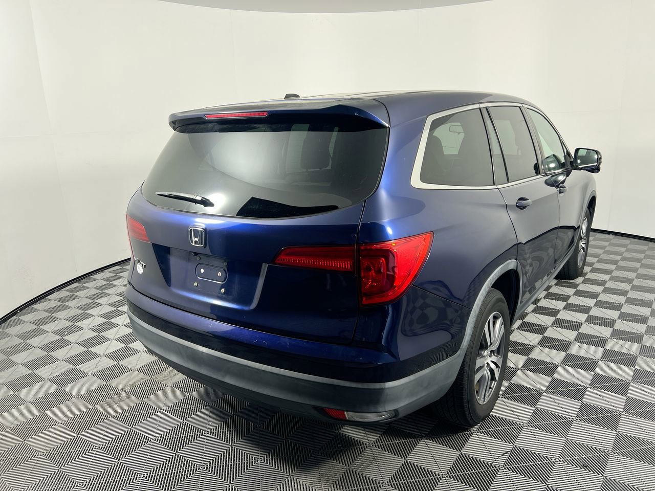 Used 2017 Honda Pilot EX image 3