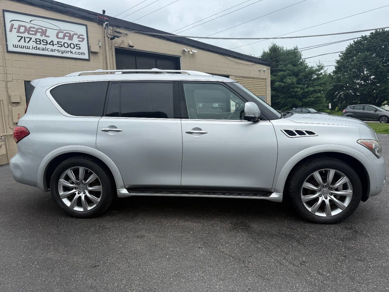 Used 2012 INFINITI QX56 4WD w/ Theater Pkg image 2