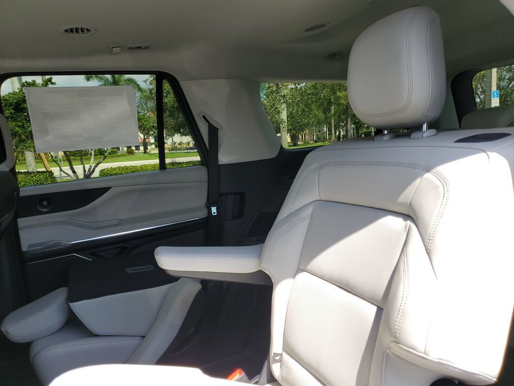 New 2026 Lincoln Navigator L Premier AWD/4WD image 13