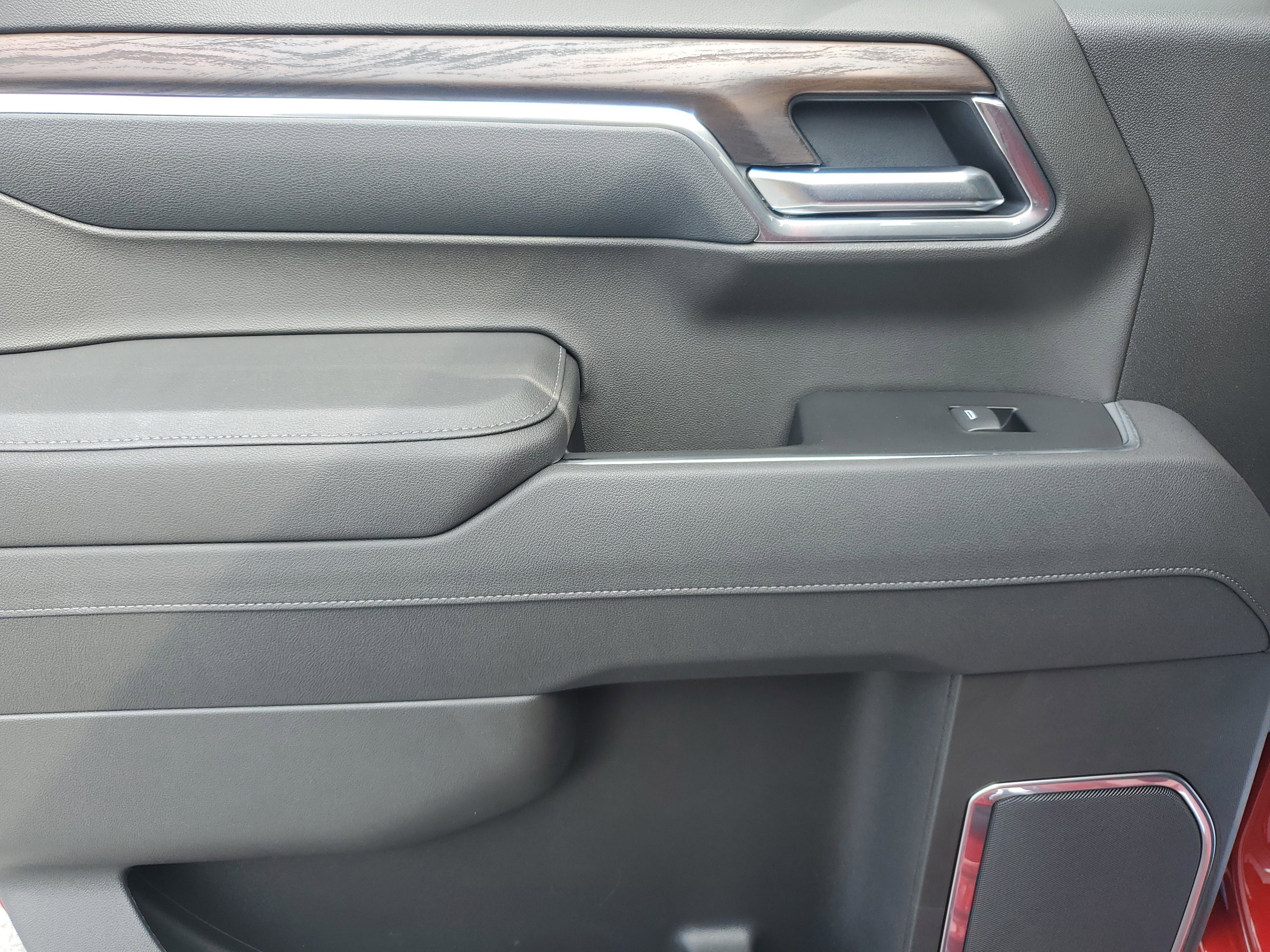 New 2026 GMC Sierra 1500 SLT image 12