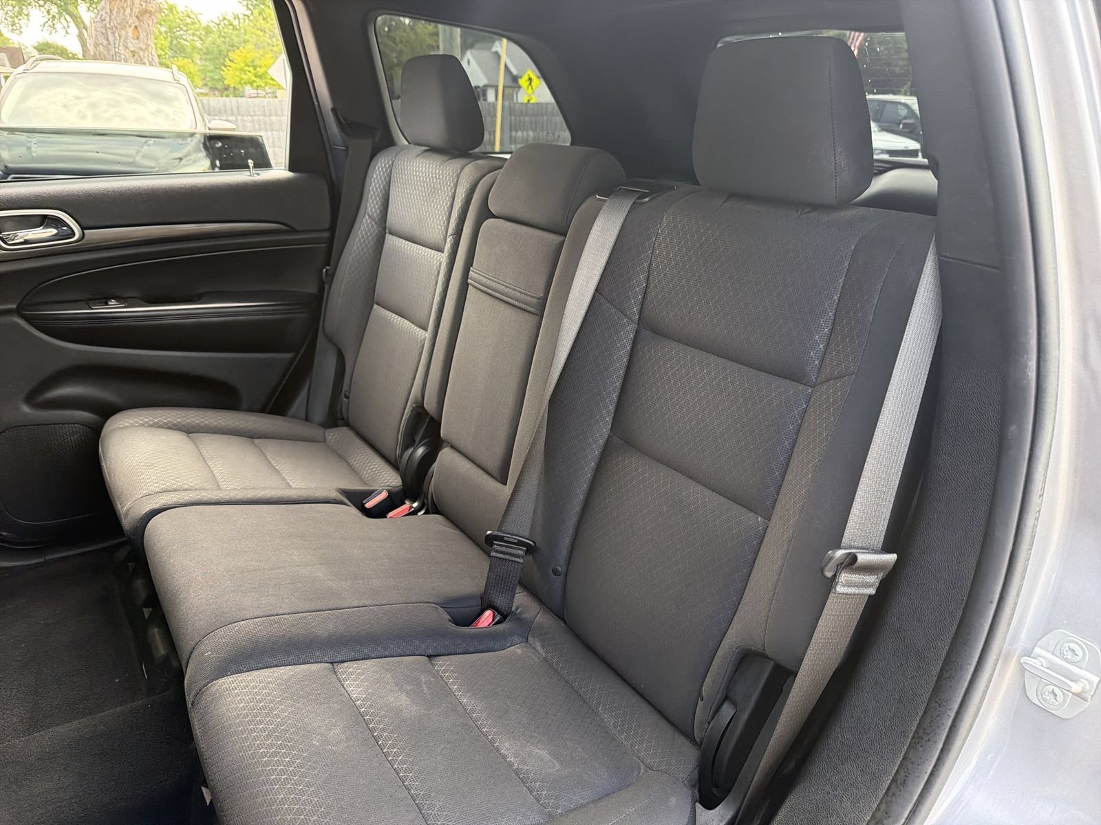 Used 2019 Jeep Grand Cherokee Laredo w/ Security & Convenience Group AWD/4WD image 22