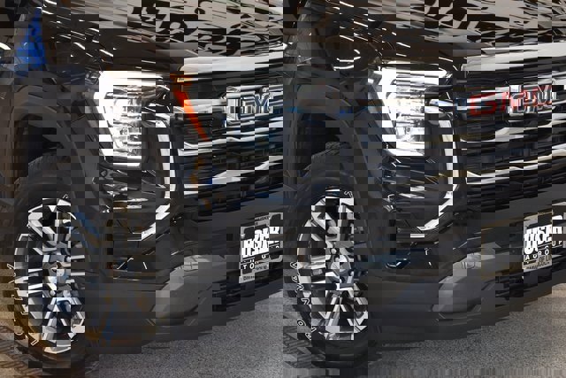 Used 2025 GMC Terrain Elevation image 15