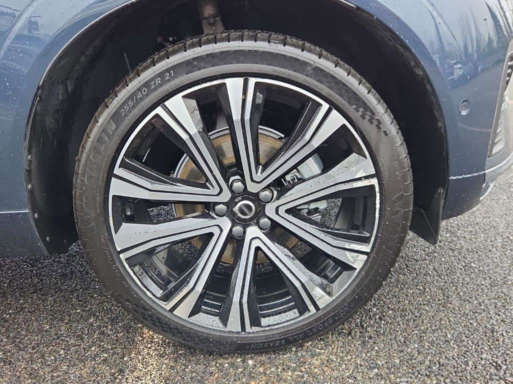 Used 2023 Volvo XC60 B5 Ultimate w/ Climate Package image 10