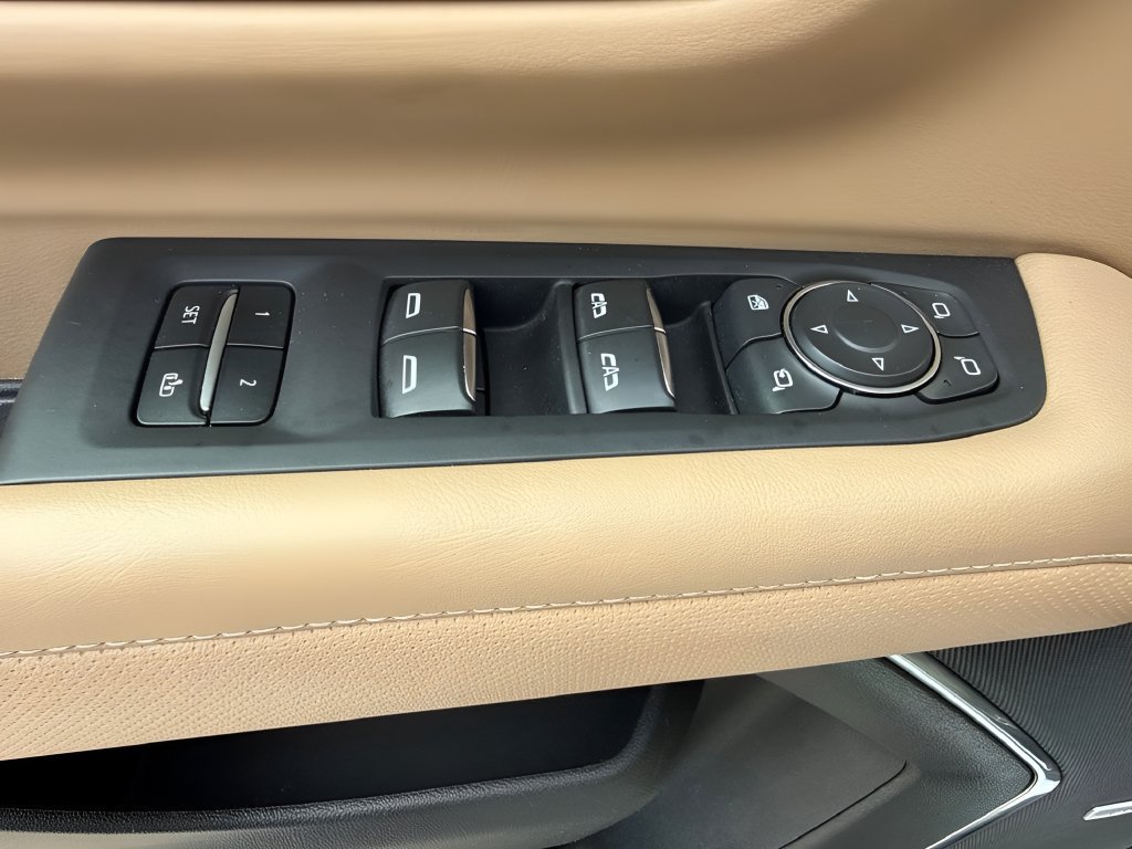 Used 2023 Chevrolet Tahoe Premier AWD/4WD image 30