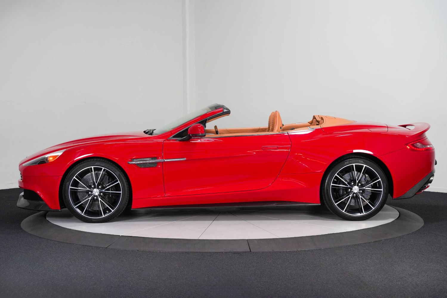 Used 2014 Aston Martin Vanquish Volante RWD image 6