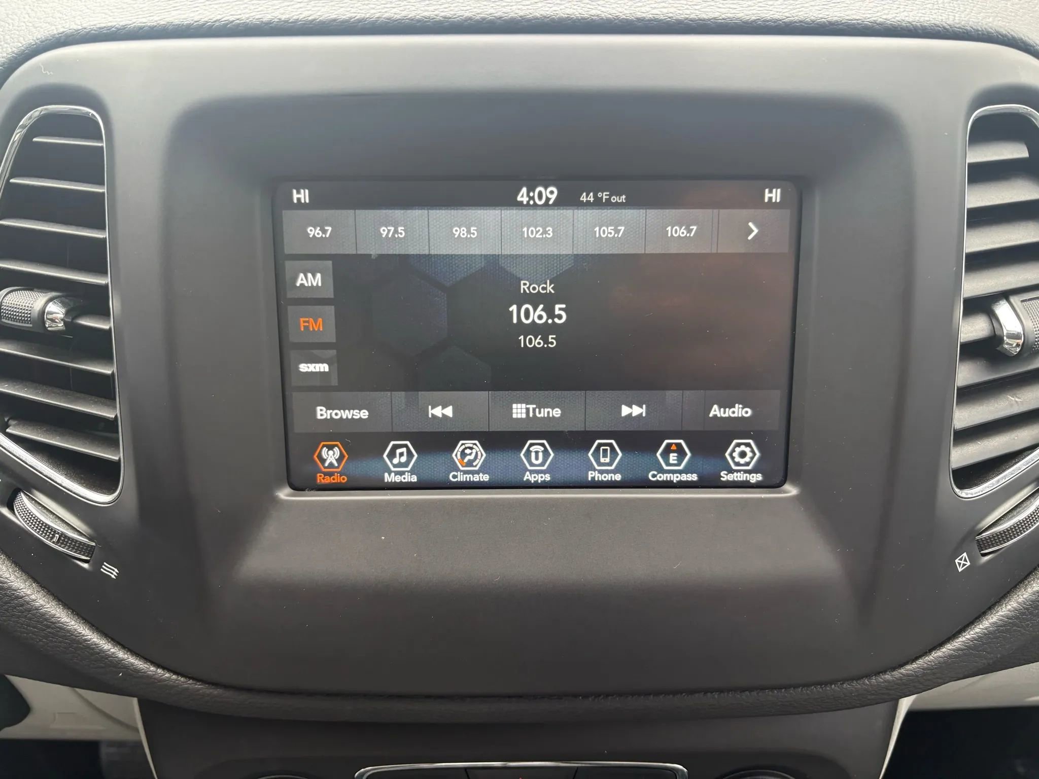 Used 2019 Jeep Compass Latitude image 14