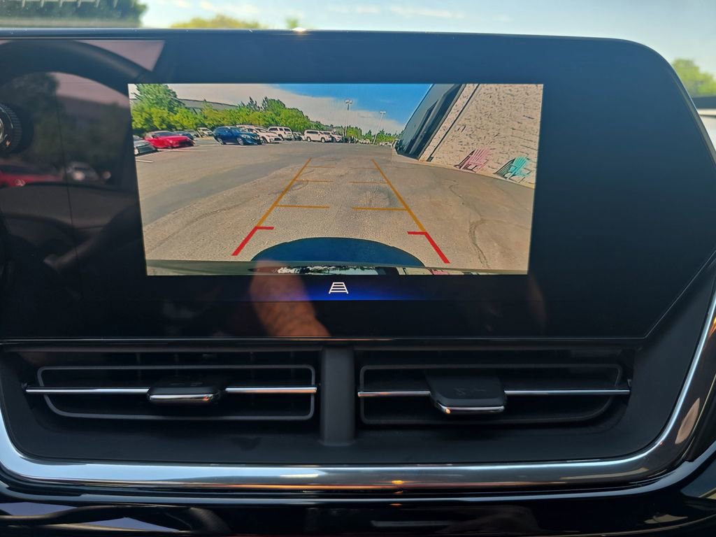 Used 2025 Chevrolet Trax RS w/ Sunroof Package image 23