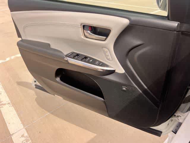 Used 2017 Toyota Avalon Limited FWD image 30